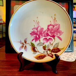 Aladdin fine china plate, medium size